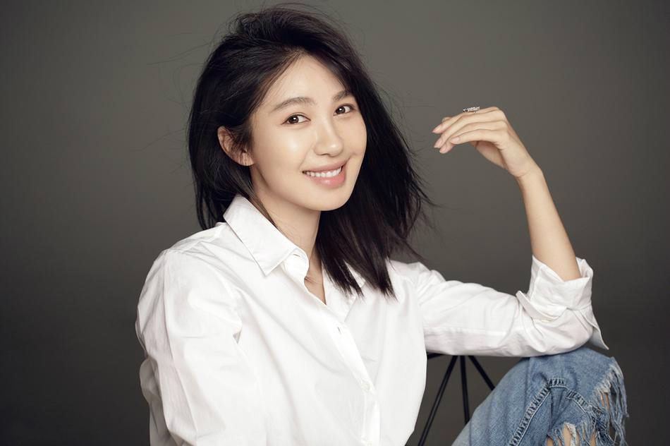 花儿与少年李菲儿青春派唯美时尚写真图片