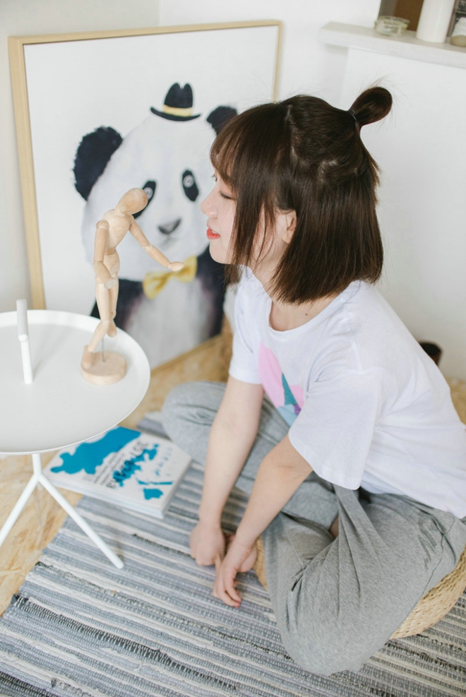 甜美少女开胸大胆诱惑写真图片