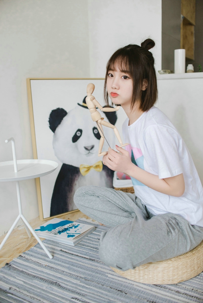 甜美少女开胸大胆诱惑写真图片