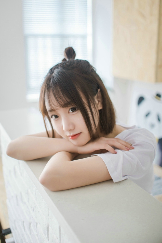 甜美少女开胸大胆诱惑写真图片