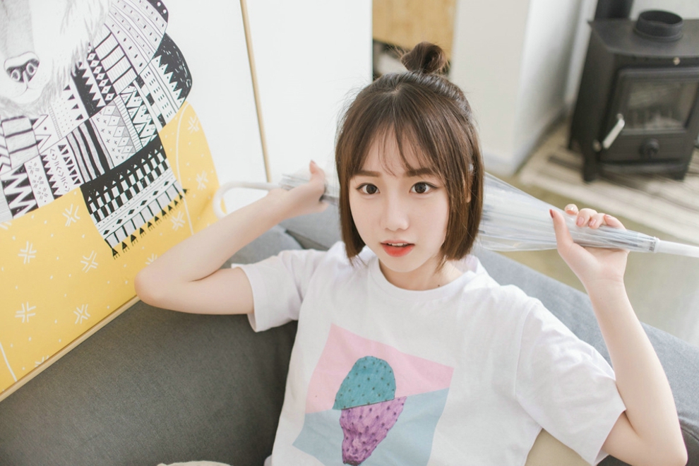 甜美少女开胸大胆诱惑写真图片