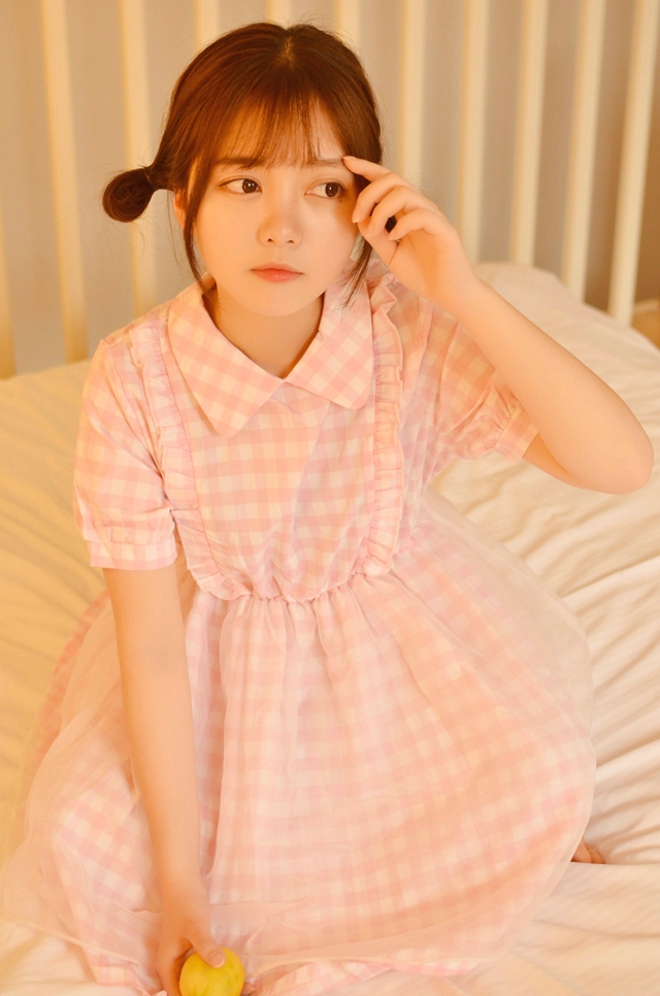 甜美少女开胸大胆诱惑写真图片
