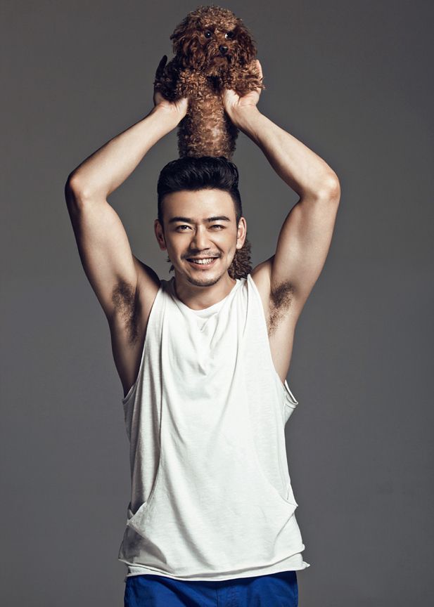 杨烁图片  杨烁与宠物狗写真图片图片