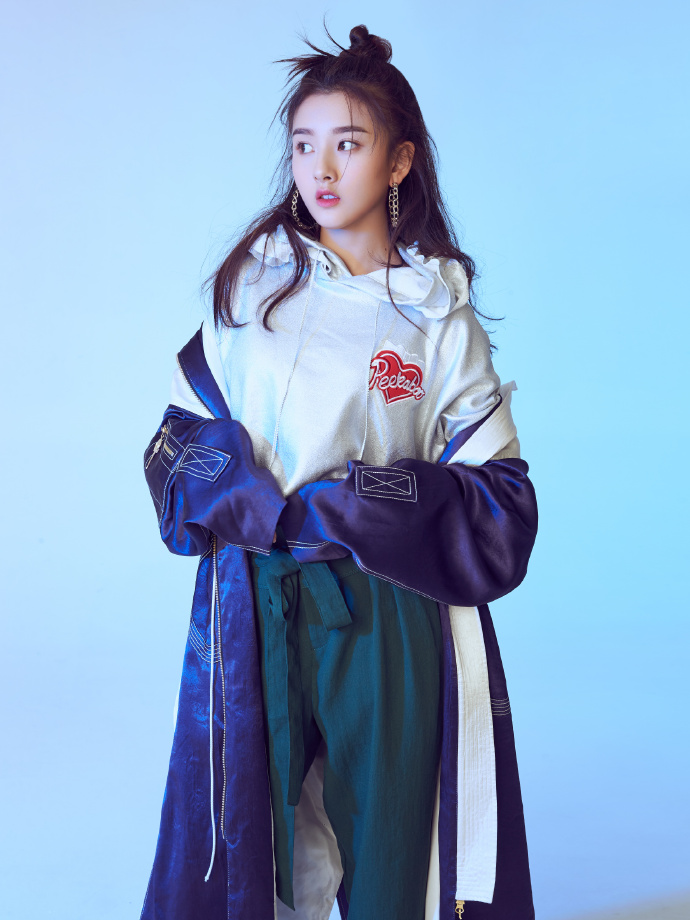 中国北京当代95后女演员小哪吒宋祖儿时尚清新写真桌面壁纸图片 中国北京当代95后女演员小哪吒宋祖儿时尚清新写真桌面壁纸图片