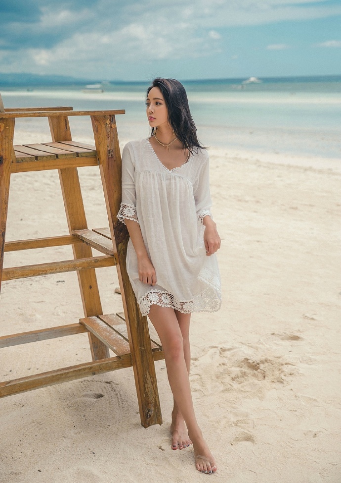 沙滩美女图片