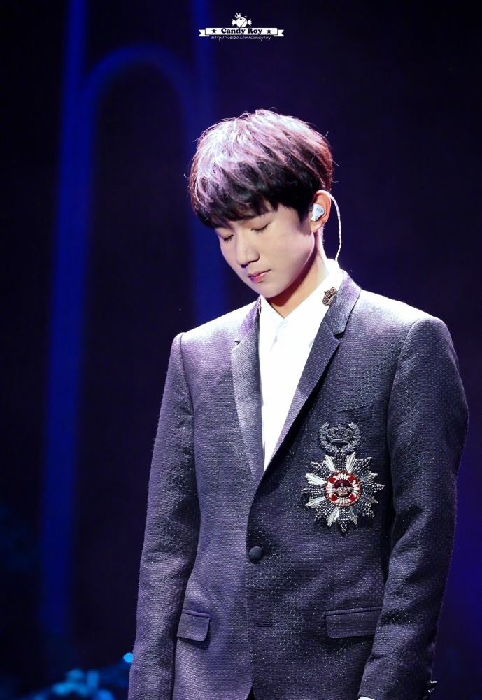 TFBOYS王源灰色格子装 TFBOYS图片王源图片图片