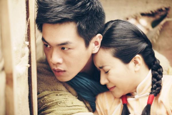 高清中国内地男演员张若昀日内瓦街拍图片图片