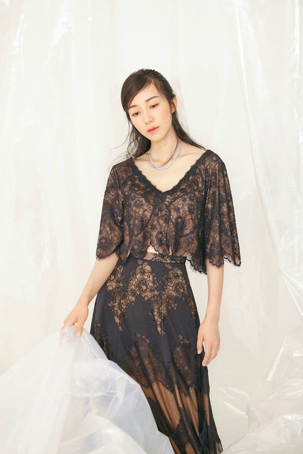 韩雪蕾丝一字肩透视礼服唯美图片图片