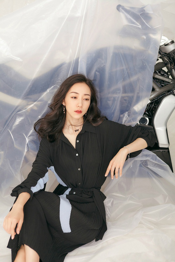韩雪蕾丝一字肩透视礼服唯美图片图片
