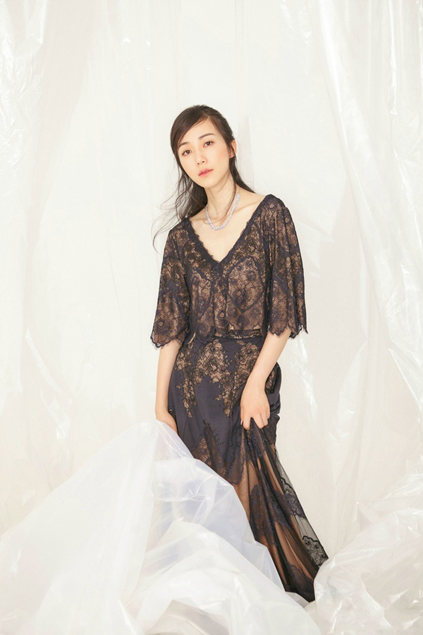 韩雪蕾丝一字肩透视礼服唯美图片图片