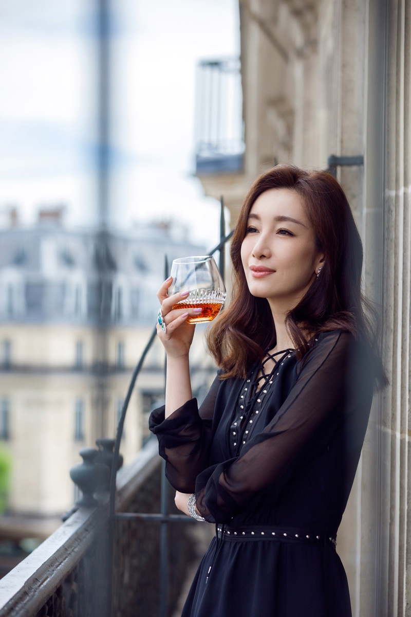 秦海璐黑色连衣裙妩媚惊艳图片图片