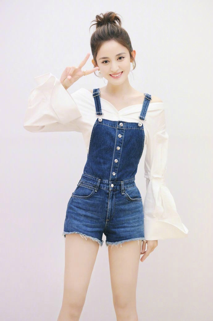中国内地新疆乌鲁木齐市影视女演员古力娜扎清新丸子头手机壁纸图片