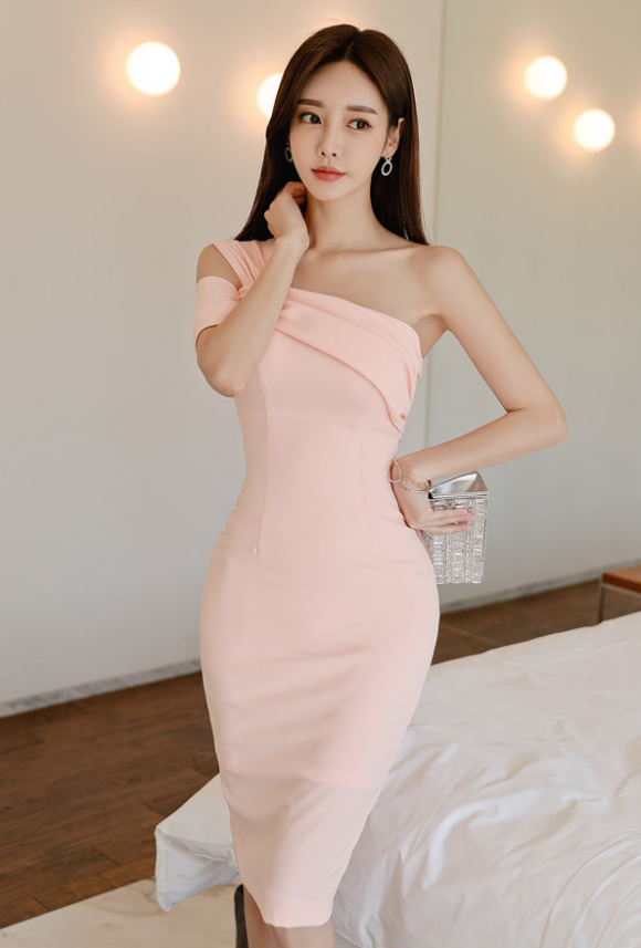 礼服美女图片