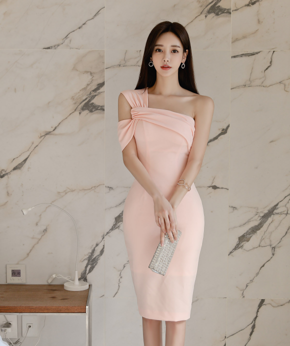 礼服美女图片