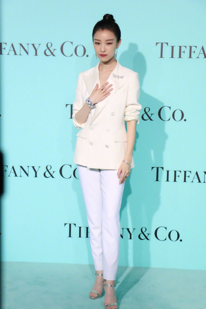 性感女星倪妮礼服行走在戛纳明艳动人图片