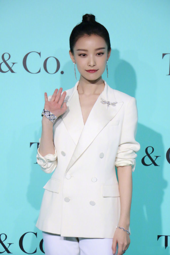性感女星倪妮礼服行走在戛纳明艳动人图片