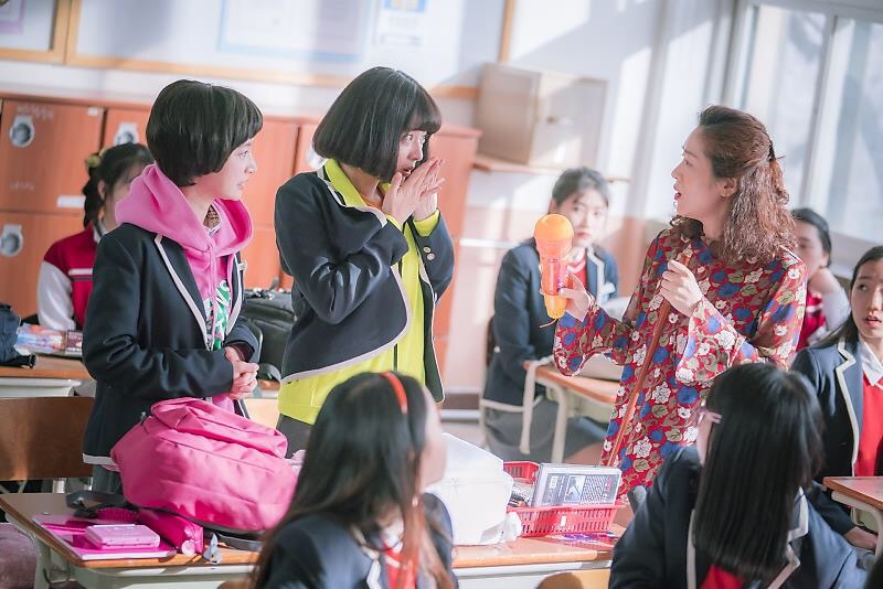 朴叙俊金智媛《三流之路》海报剧照图片图片