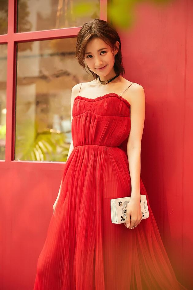高清中国内地山东济南女演员李一桐Q清纯小公主白裙明星美女写真图片图片