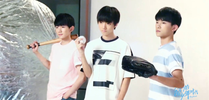 TFBOYS教室照 白色衬衫优雅阳光 TFBOYS图片图片
