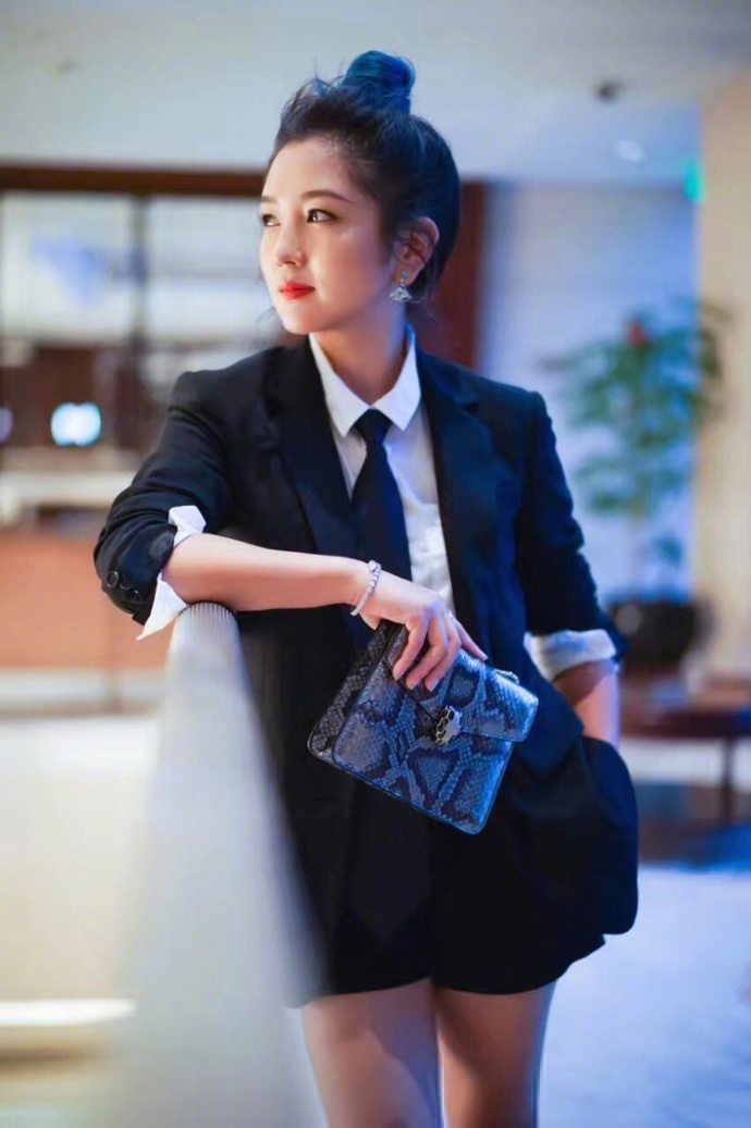 何洁图片