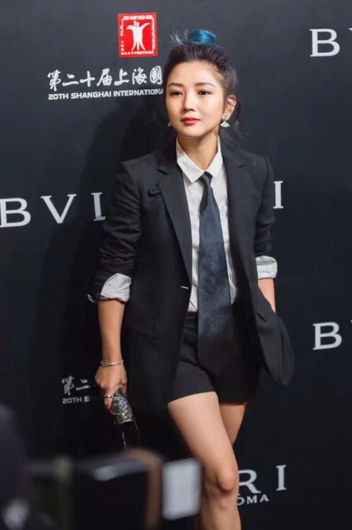 何洁图片