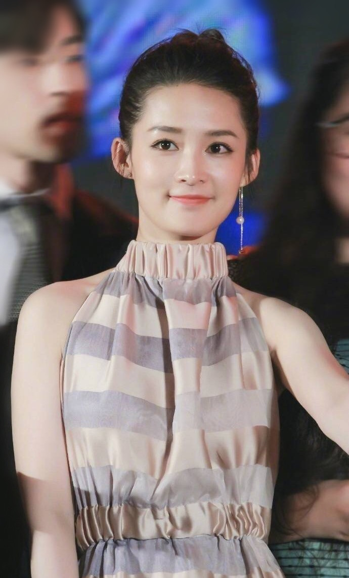 李沁《楚乔传》宣传活动时尚现场照图片图片