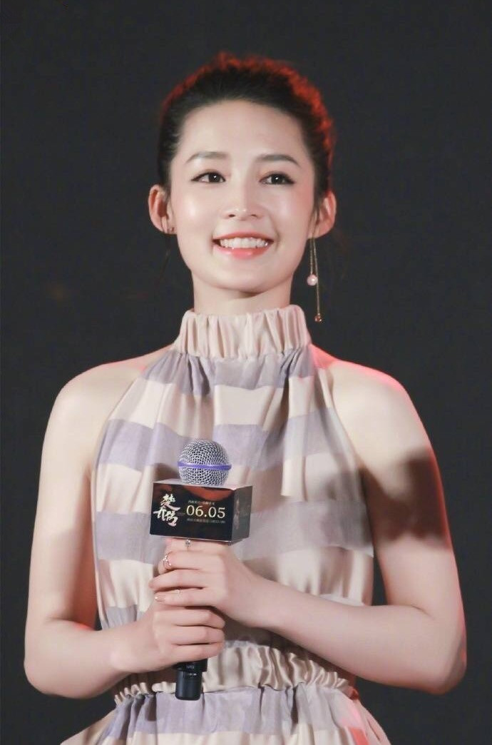 李沁《楚乔传》宣传活动时尚现场照图片图片