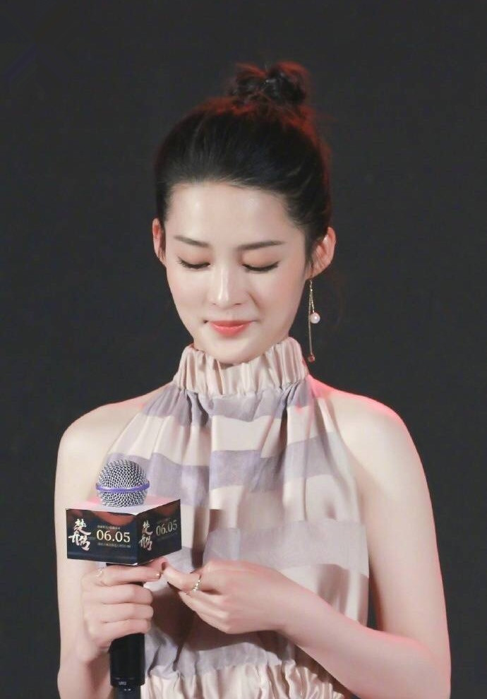 李沁《楚乔传》宣传活动时尚现场照图片图片