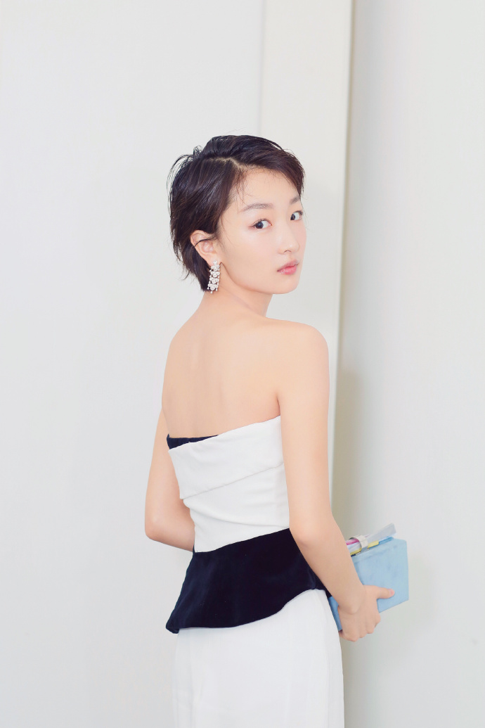 高清中国内地影视河北省石家庄女演员周冬雨纯白甜美唯美高清桌面壁纸图片