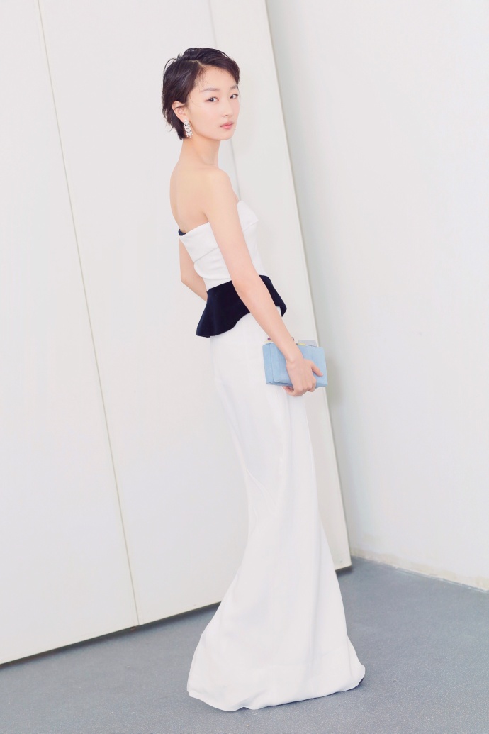 高清中国内地影视河北省石家庄女演员周冬雨纯白甜美唯美高清桌面壁纸图片