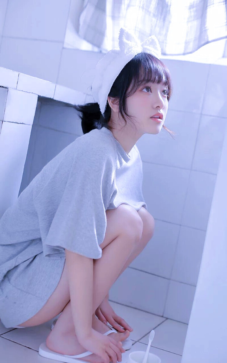妖媚御姐白胖子深V性感激情诱惑写真图片