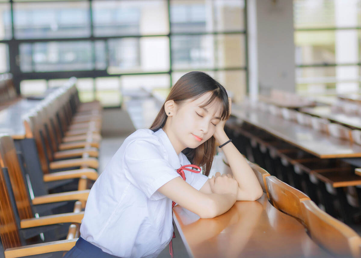 气质妖艳美女粉色紧身包臀裙紧致完美腰身长腿诱惑写真(二)图片