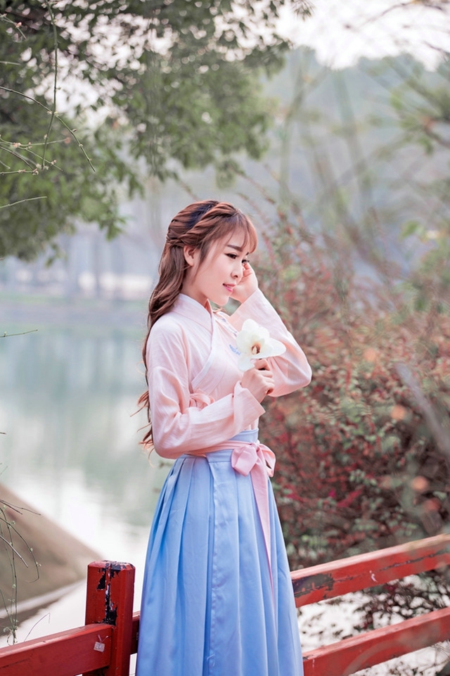 汉服美女户外清新写真图片图片