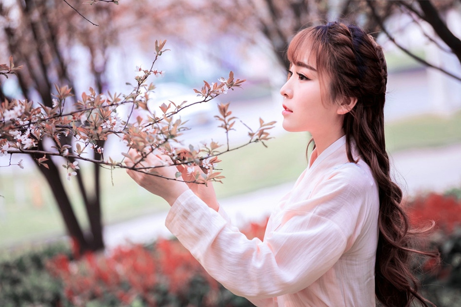 花树下的汉服美女清纯靓丽如花似玉写真图片图片