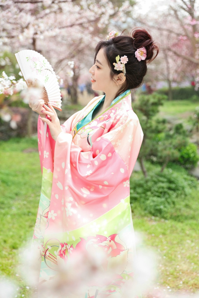 花树下的汉服美女清纯靓丽如花似玉写真图片图片
