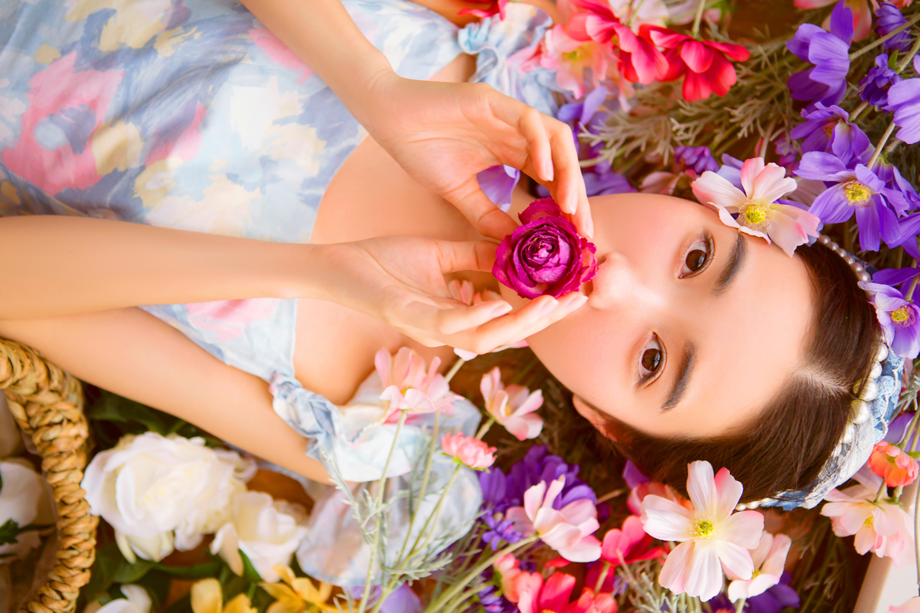 火辣熟女少妇郎性感诱惑红唇激情大胆写真图片