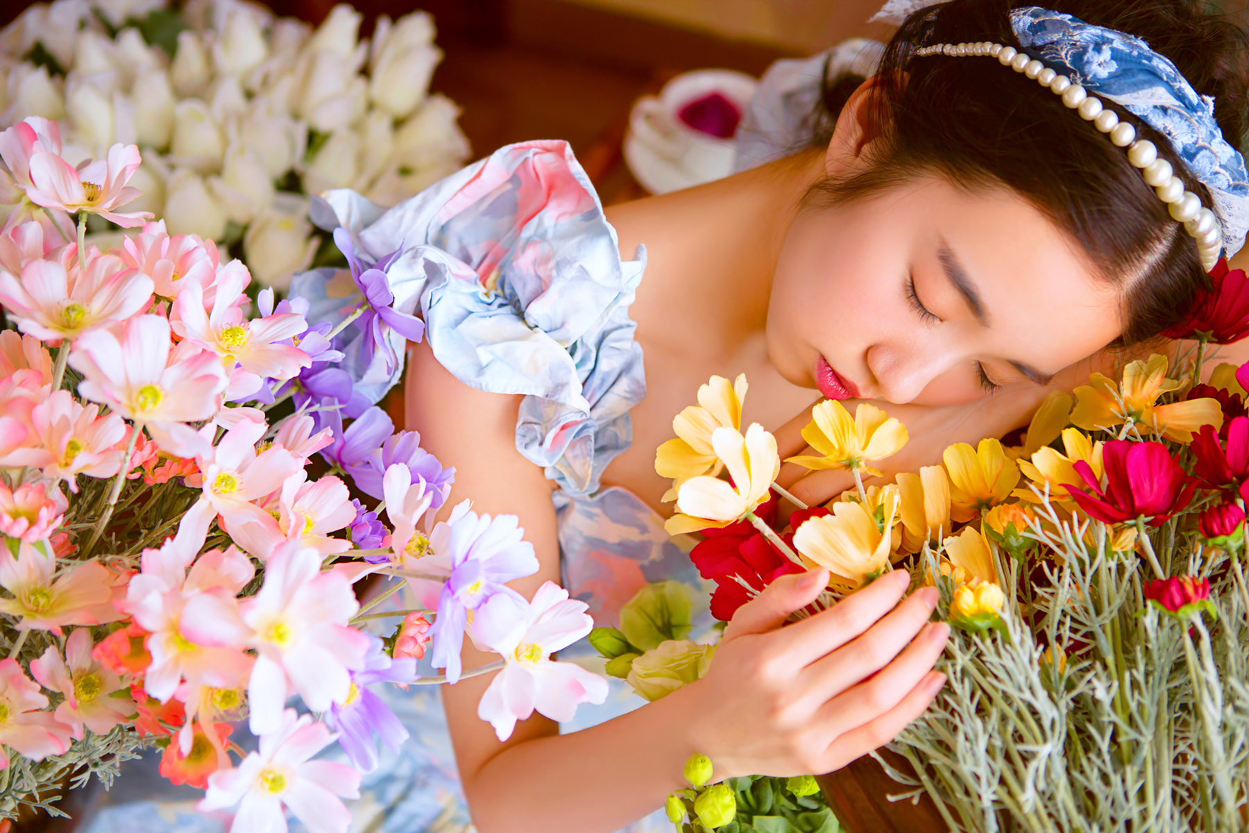 红色诱惑熟女少妇美照自拍图片