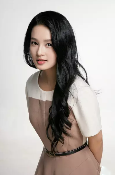 李沁《楚乔传》宣传活动时尚现场照图片图片