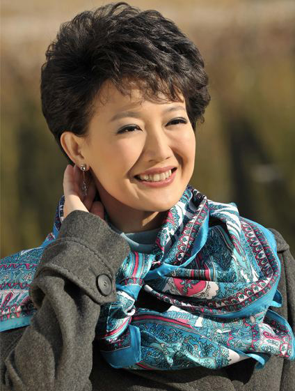 Angelababy刘嘉玲同竞艳图片 搞怪眼镜萌翻全场图片