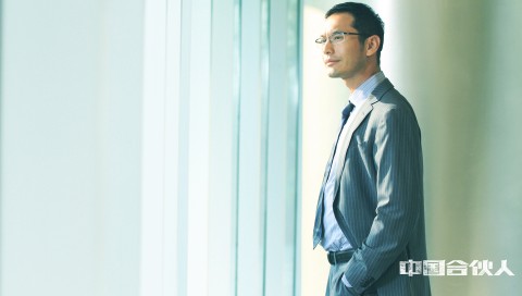 Angelababy豹纹紧身露深沟 暗示与黄晓明情未变图片