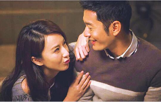 Angelababy前男友陈伟霆活动现场撒娇女粉丝 男性魅力无敌图片