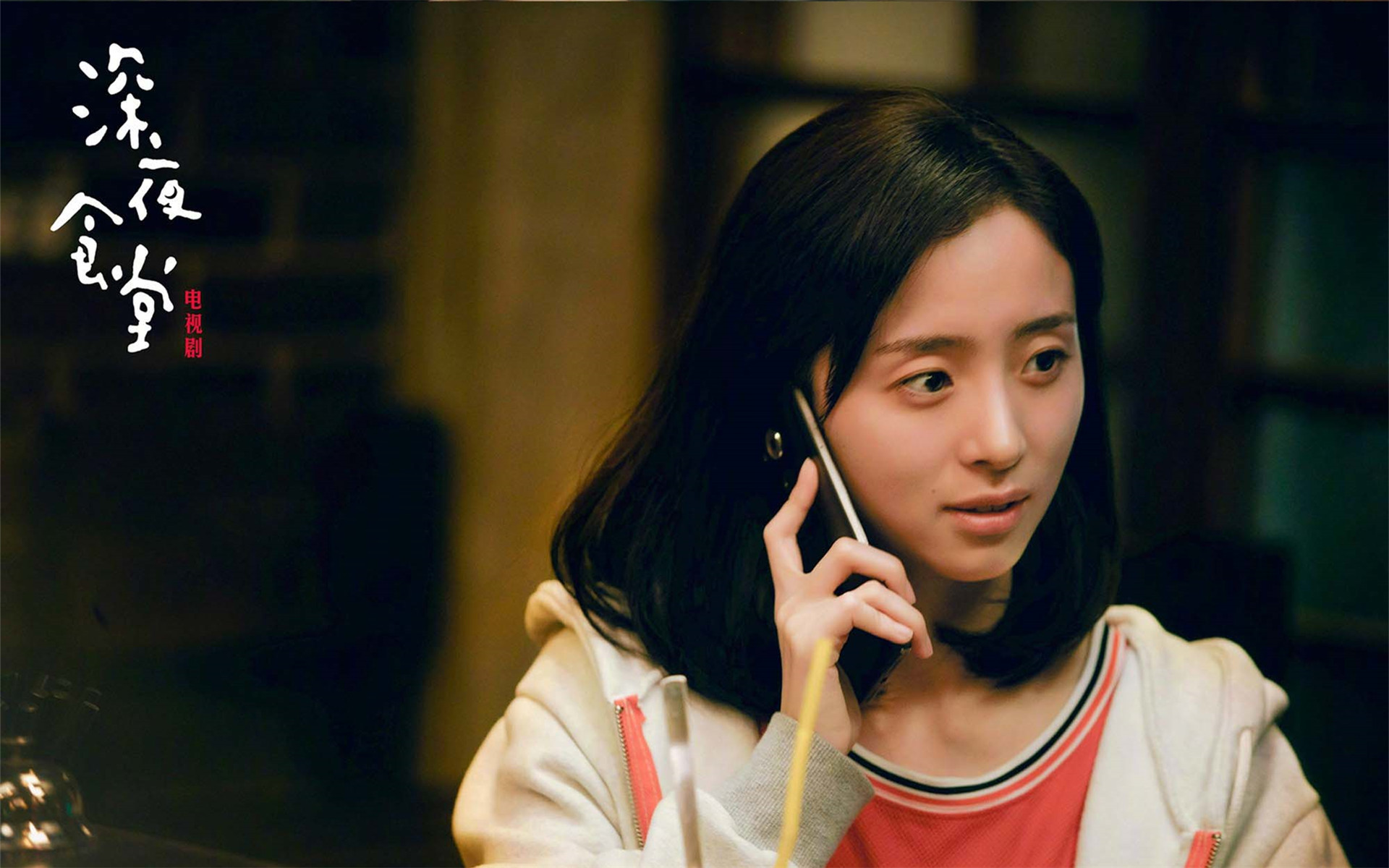 深夜寂寞的女人  性感丰满美女床上自拍照图片