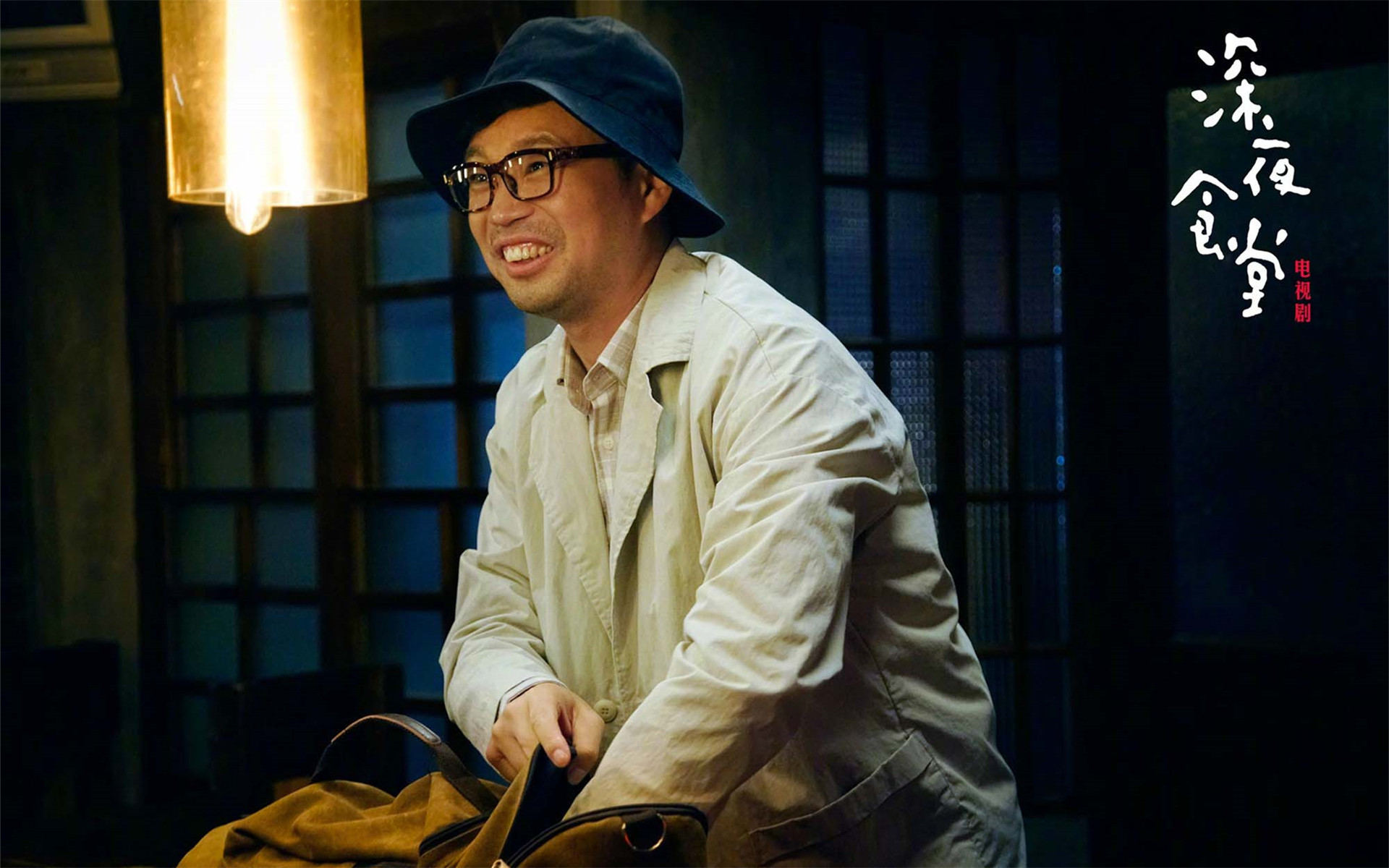 深夜寂寞的女人  性感丰满美女床上自拍照图片