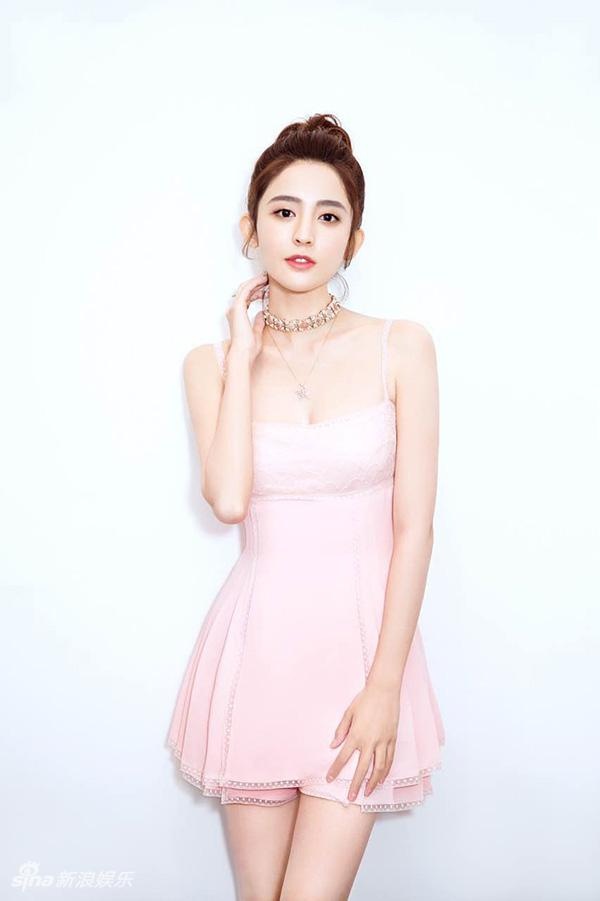 中国内地新疆乌鲁木齐市影视女演员古力娜扎率性性感写真手机壁纸图片 中国内地新疆乌鲁木齐市影视女演员古力娜扎率性性感写真手机壁纸图片