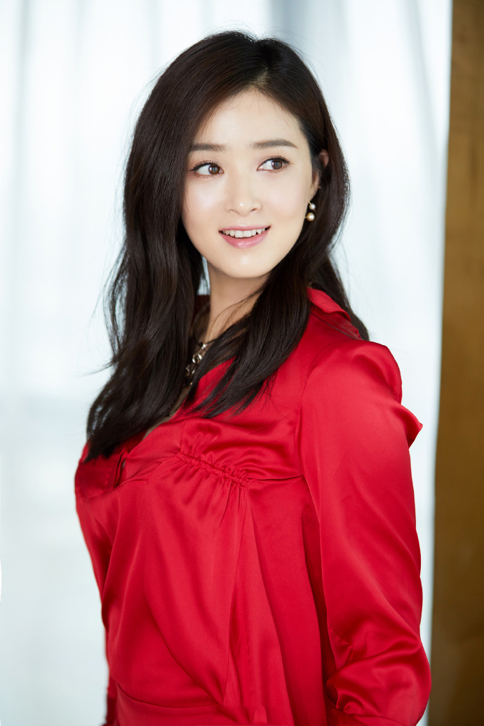 高清内地祖籍湖南益阳女演员华妃蒋欣诠释性感中的小清新时尚唯美写真图片