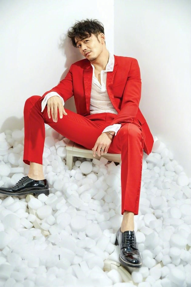 杨烁图片  杨烁商务时尚型男写真图片图片