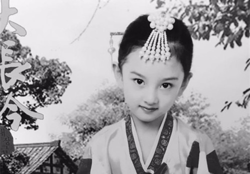 2017年4月唯美浪漫的儿童幻想高清日历壁纸图片