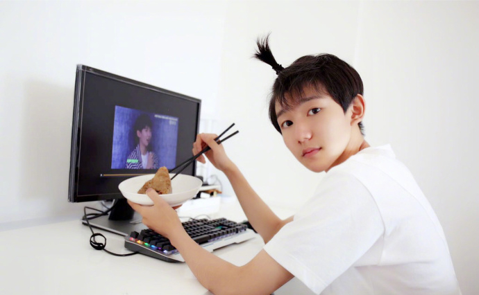 TFBOYS王源衬衫写真 卖萌耍帅 TFBOYS图片王源图片图片