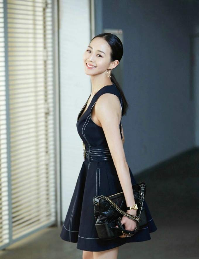 高清中国台湾影视女演员张钧甯时尚性感写真高清桌面壁纸图片