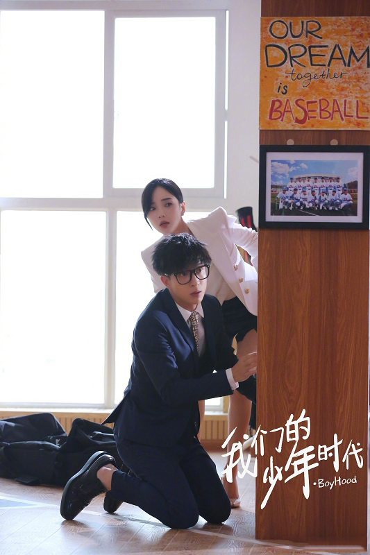 李小璐粉色抹胸花瓣长裙性感活动照图片图片